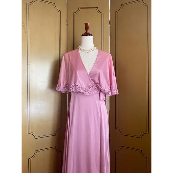 Vintage pink robe by Lily of France; size M - Picture 1 of 7